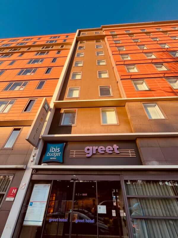 Façade du Greet Hôtel Paris Porte de la Chapelle, hôtel éco-responsable près de l'Adidas Arena