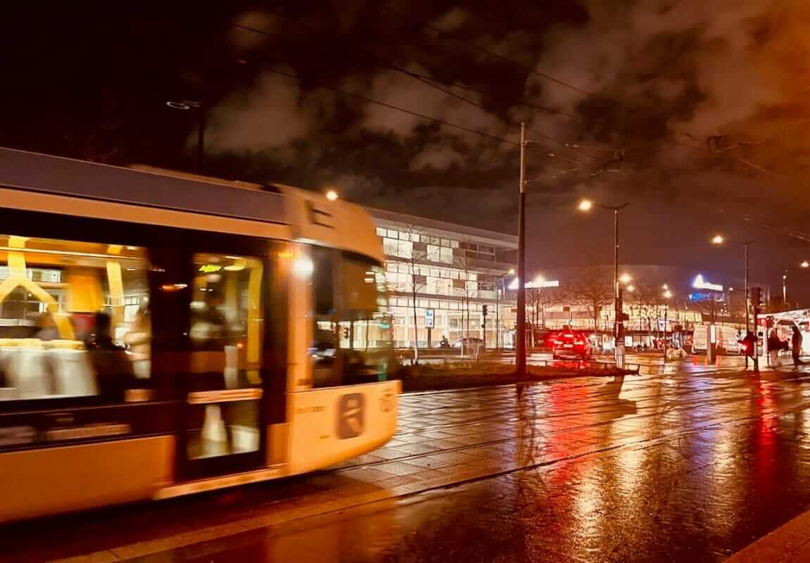 Tramway T3b arrêt Porte de la Chapelle — transport Adidas Arena Paris